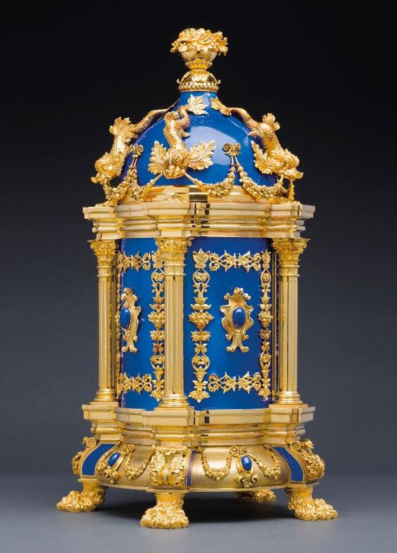 Gold and blue objet