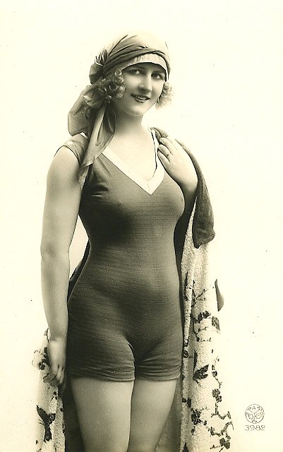 Небритые тети. Советские женские купальники. Советские женщины в купальниках. Ретро бедра. Волосатые женщины ретро.
