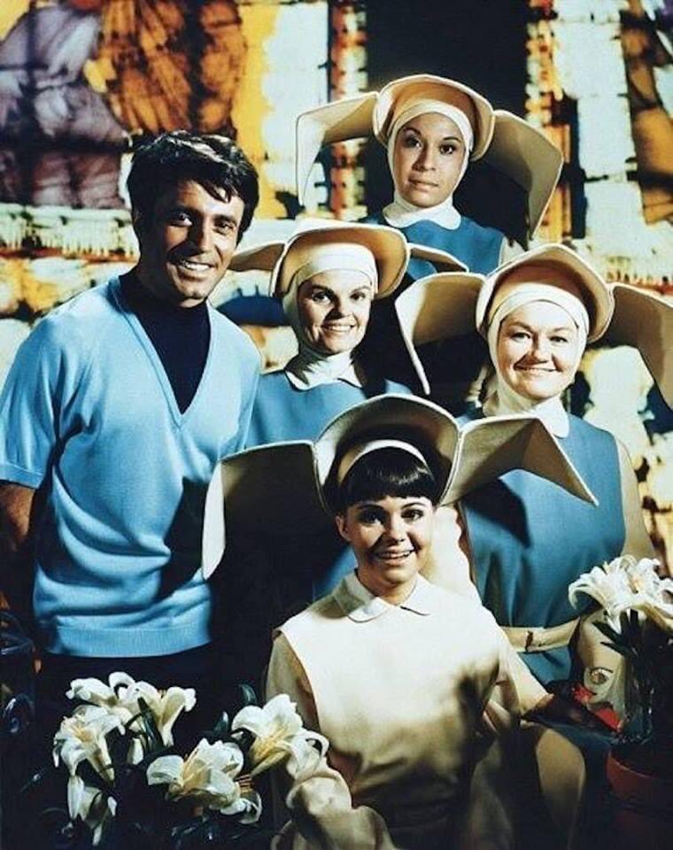 Sally Field and the cast of "The Flying Nun" - MATTHEW'S ISL