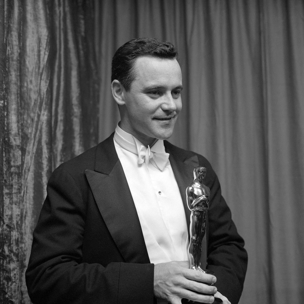 Jack Lemmon with his Oscar for “Mr. Roberts”